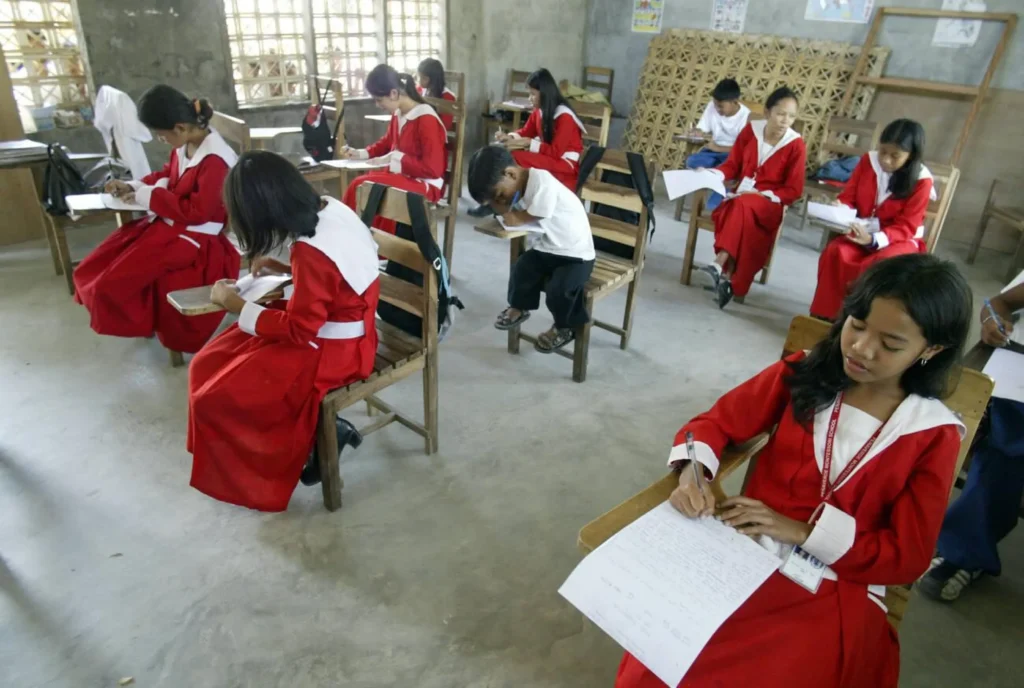 how to become montessori teacher featured image