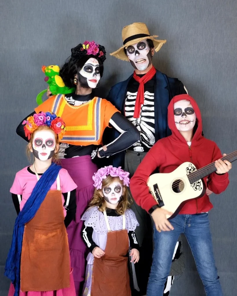 easy and scary family halloween costumes for five