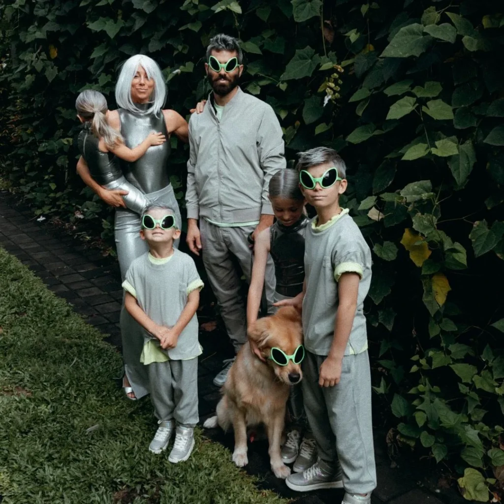 family disney halloween costumes for six