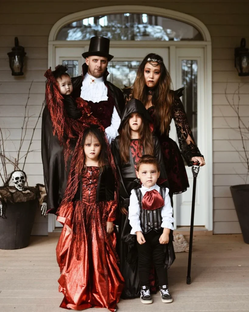 family halloween costumes for six