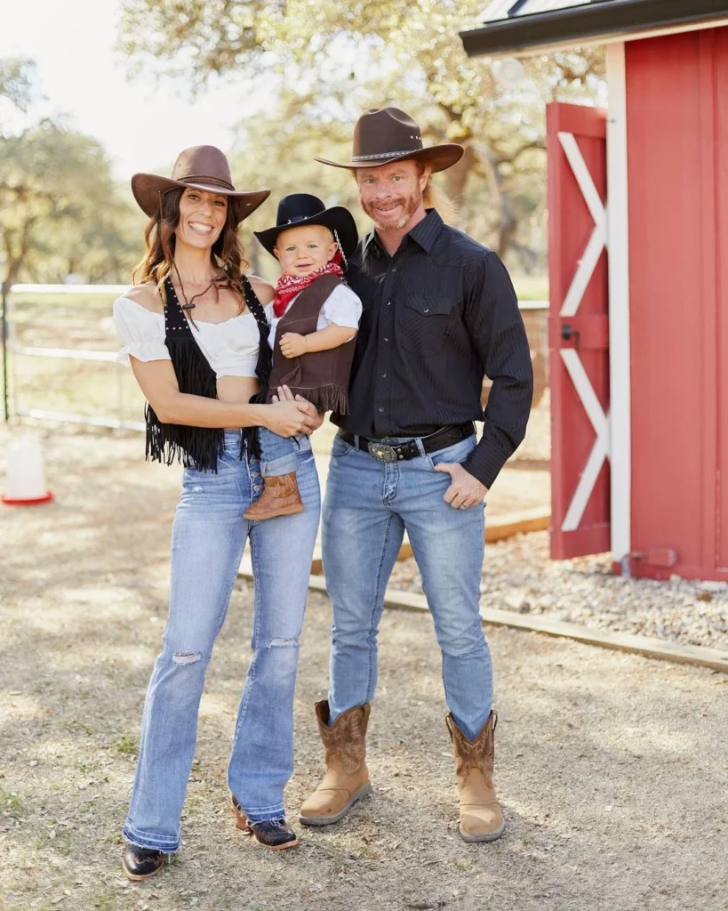 simple cowboy theme family halloween costumes